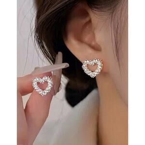 Hollow Out Heart Decor Stud Earrings Eclectic Women's Daily Wear Earrings
